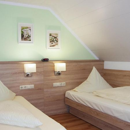 Hotel Loewenhof à Krumbach Extérieur photo
