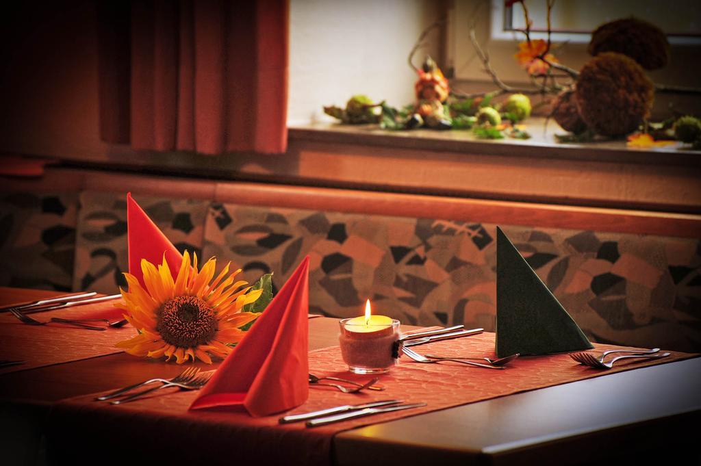 Hotel Loewenhof à Krumbach Extérieur photo