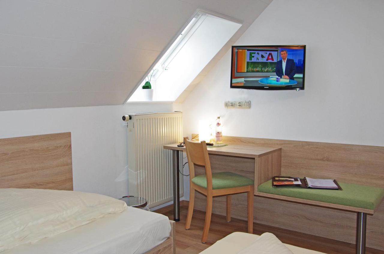 Hotel Loewenhof à Krumbach Extérieur photo