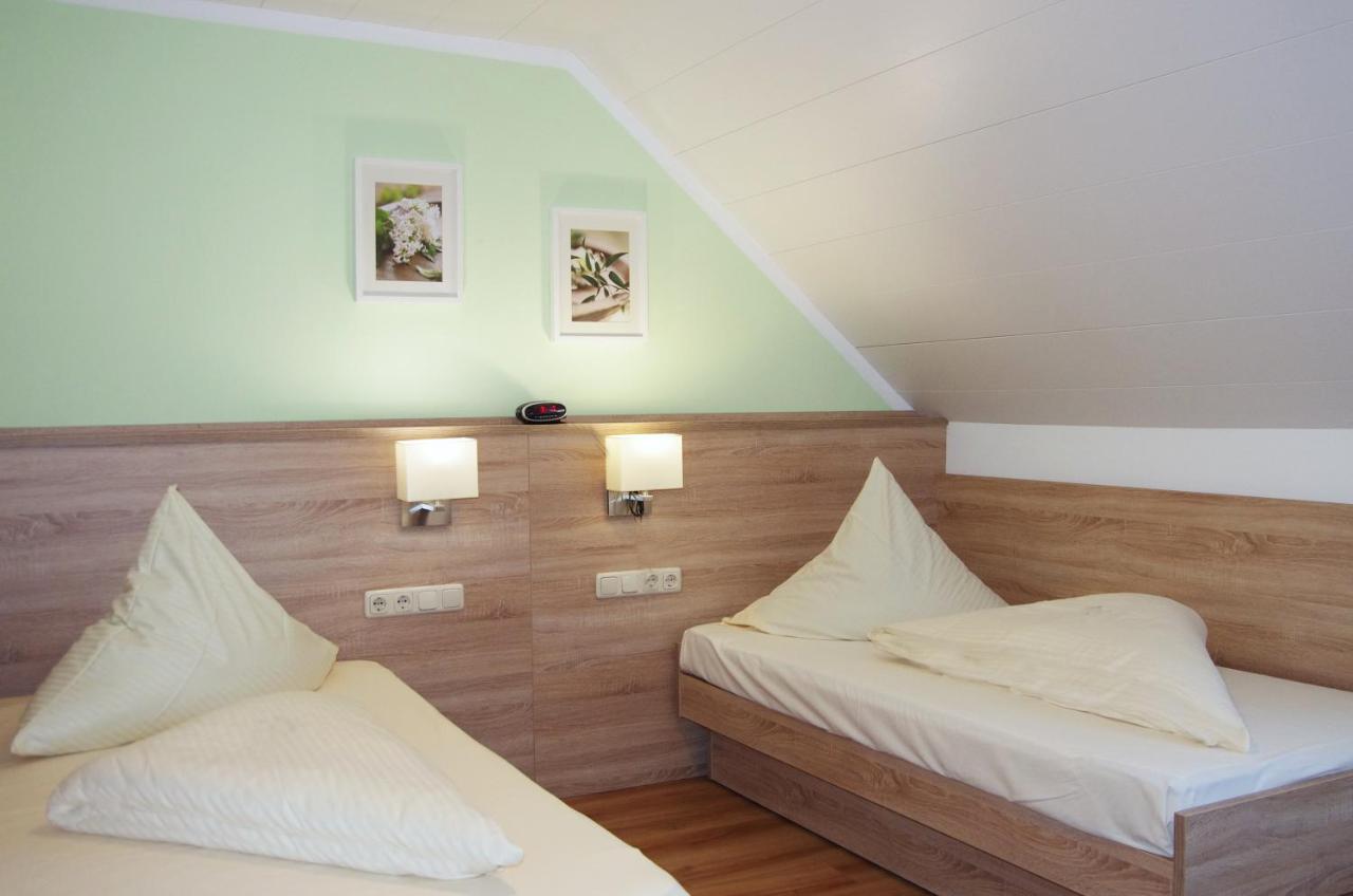 Hotel Loewenhof à Krumbach Extérieur photo